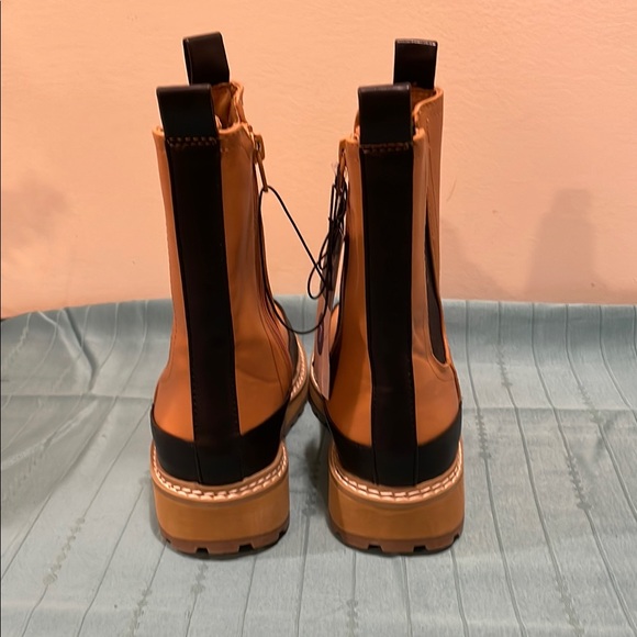 Universal Thread Tan and Black Ankle Boots, Size 7 - Picture 3 of 6